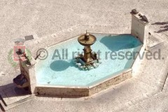 Fontana di Piazza Umberto I dall’alto, Palazzo Adriano