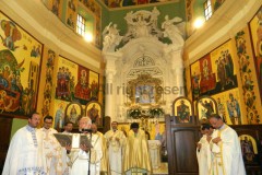 Interno Santuario Maria SS della Grazia, Palazzo Adriano